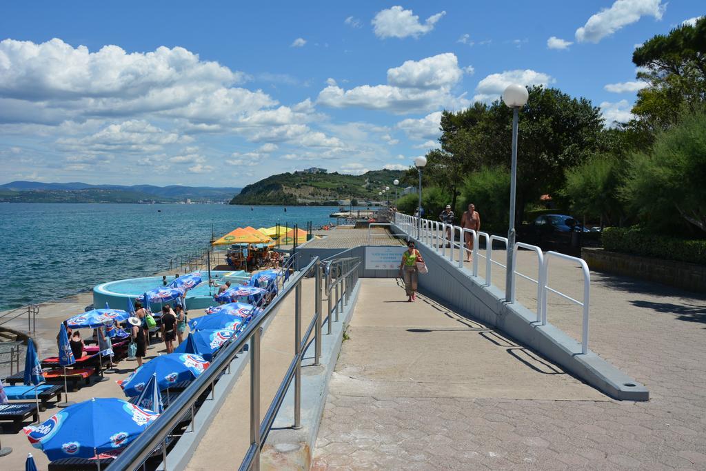 Apartments Apolon Izola Exterior photo